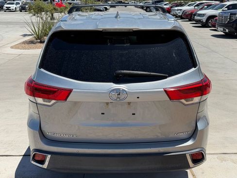 Used 2017 Toyota Highlander Limited w/ Carpet Mat Package FWD image 6