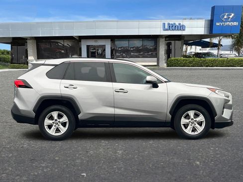 Used 2020 Toyota RAV4 XLE image 9