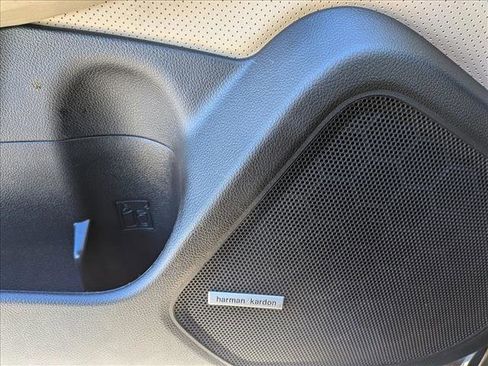 Used 2017 Subaru Outback 2.5i Limited image 16