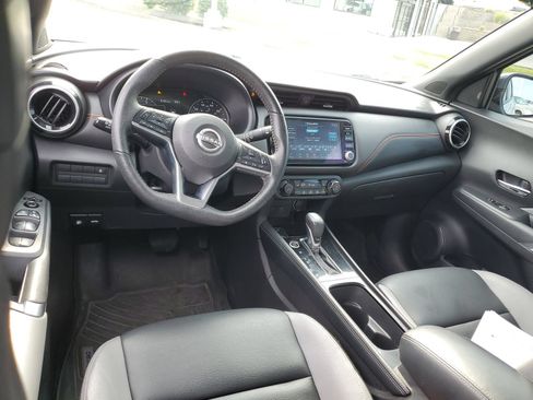 Used 2023 Nissan Kicks SR w/ SR Premium Package FWD image 10