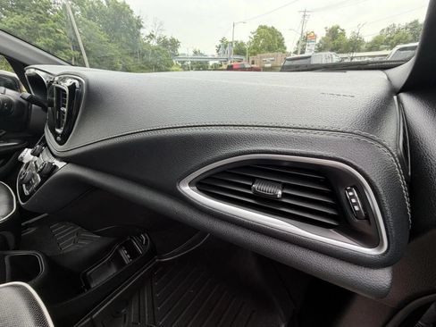 Used 2019 Chrysler Pacifica Limited w/ Advanced Safetytec Group FWD image 14