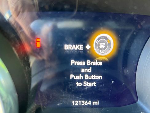 Used 2018 Jeep Wrangler Unlimited Sahara w/ Uconnect 4C Nav & Sound Group AWD/4WD image 21