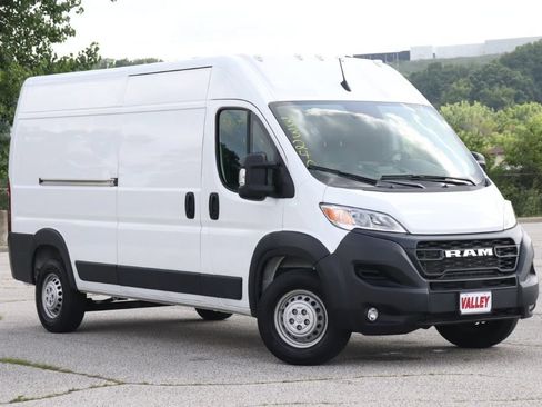 Used 2026 RAM ProMaster 2500 w/ Convenience Group FWD image 2