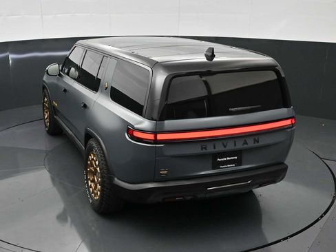 Used 2025 Rivian R1S Premium AWD/4WD image 32
