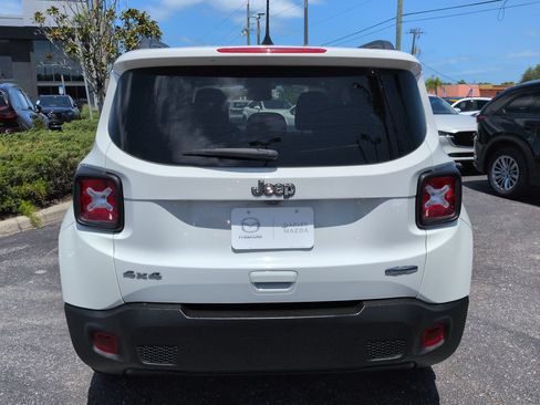 Used 2022 Jeep Renegade Latitude w/ Convenience Group AWD/4WD image 6