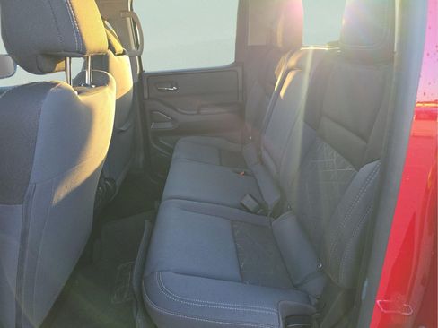 Used 2025 Nissan Frontier SV w/ SV Convenience Package RWD image 5