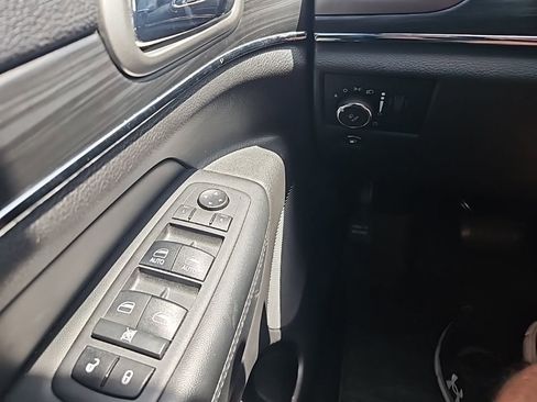 Used 2019 Jeep Grand Cherokee Limited w/ Trailer Tow Group IV image 21