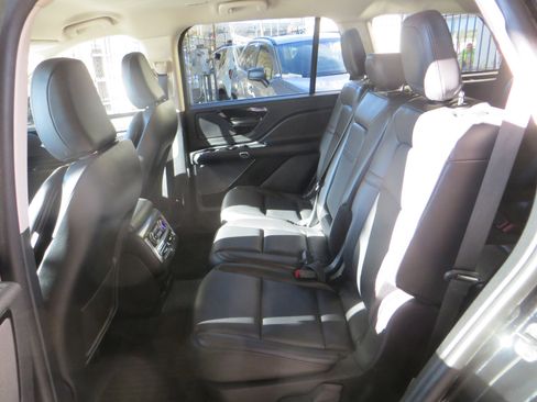 Used 2024 Lincoln Aviator AWD image 23