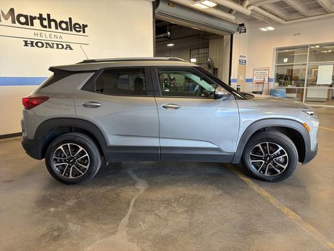 Used 2025 Chevrolet TrailBlazer LT AWD/4WD image 4