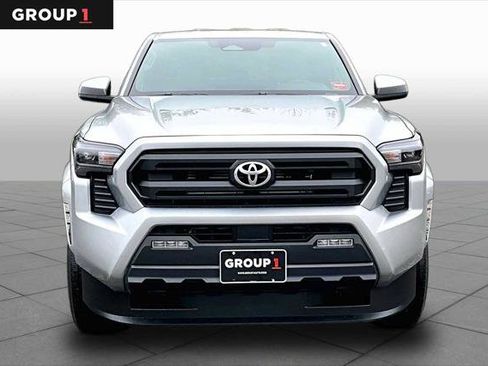 Certified 2025 Toyota Tacoma SR5 AWD/4WD image 4