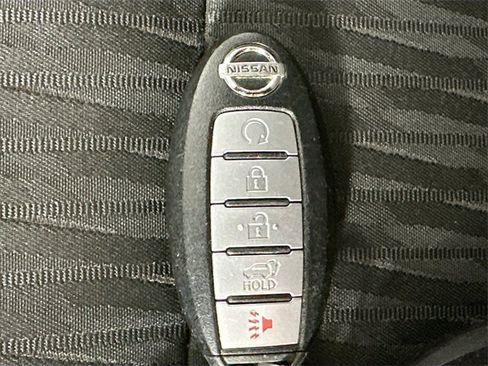 Used 2018 Nissan Rogue SV image 16