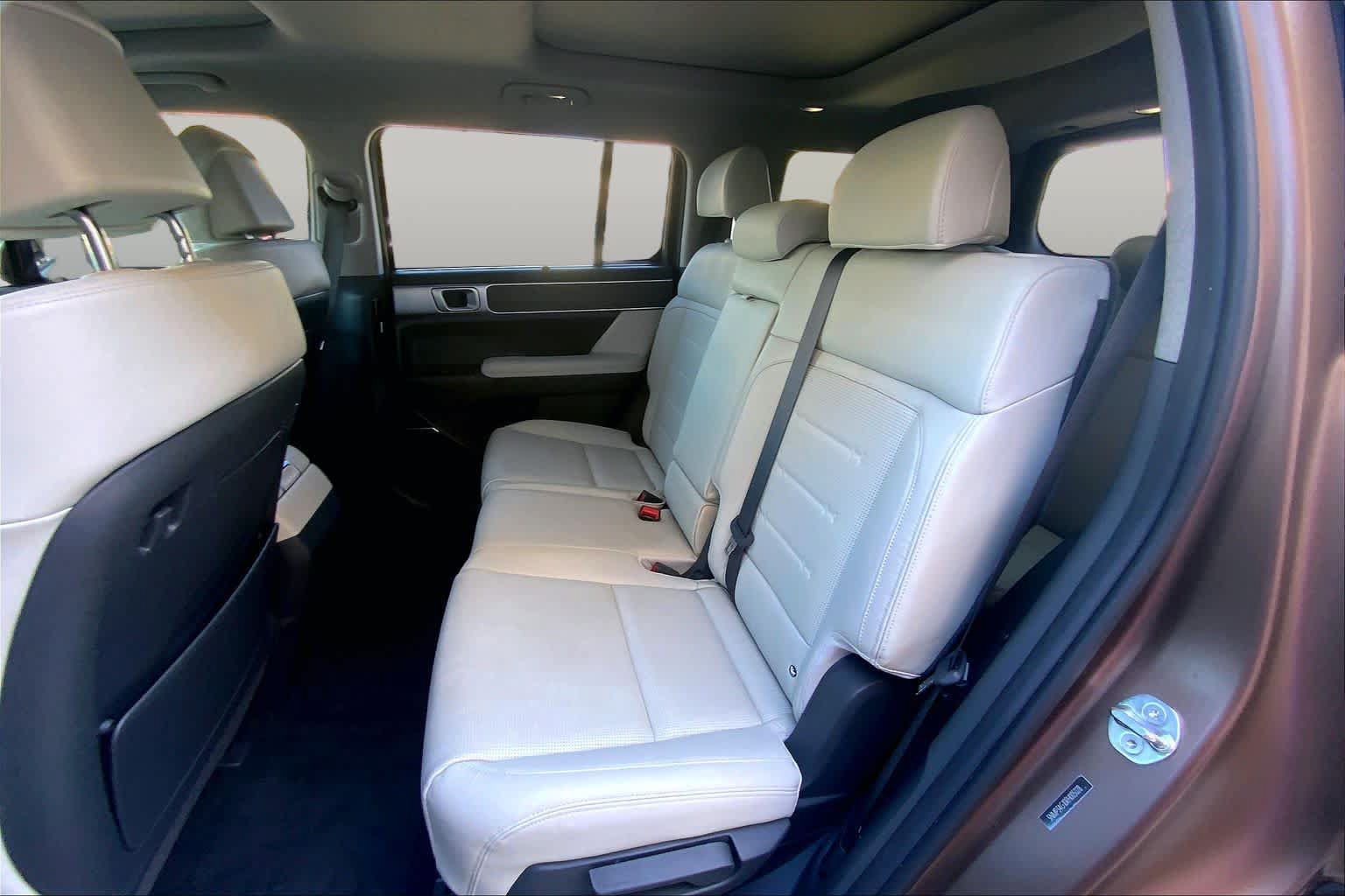 Used 2024 Hyundai Santa Fe Limited FWD image 21