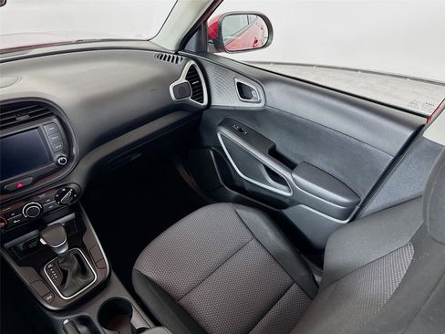 Used 2024 Kia Soul LX w/ LX Technology Package image 30