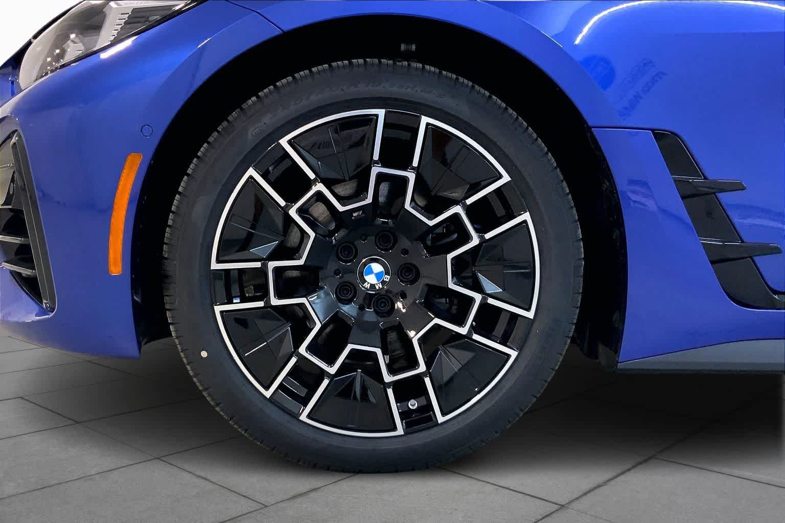 New 2026 BMW 430i xDrive w/ M Sport Package AWD/4WD image 11