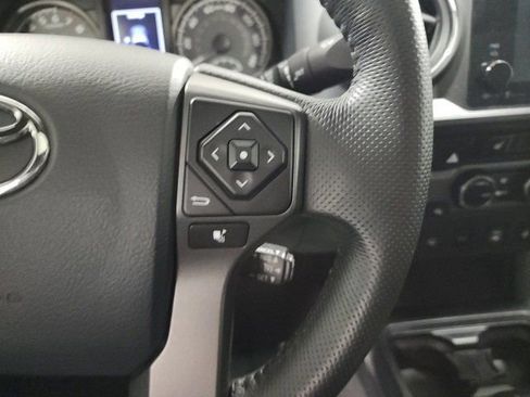 Used 2017 Toyota Tacoma TRD Sport image 29