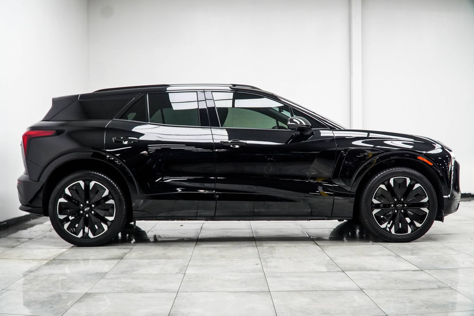 Used 2024 Chevrolet Blazer EV RS AWD/4WD image 2