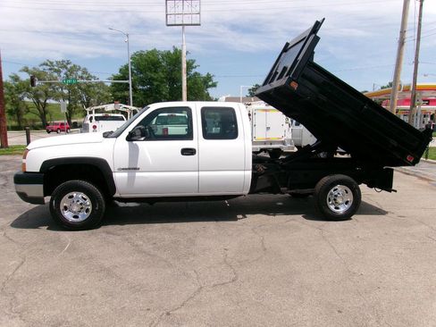 Used 2007 Chevrolet Silverado 2500 W/T w/ Skid Plate Package AWD/4WD image 1