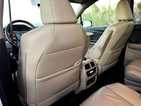 Used 2021 Honda Pilot Touring image 21