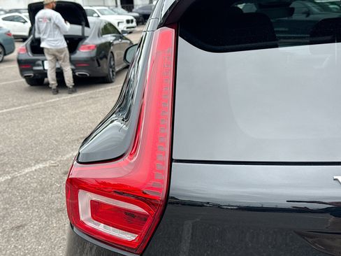 Used 2023 Volvo XC40 B5 Plus AWD/4WD image 10