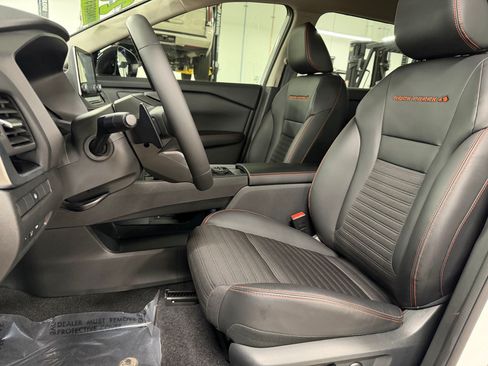 Used 2025 Nissan Rogue SV w/ Rock Creek Premium Package AWD/4WD image 5