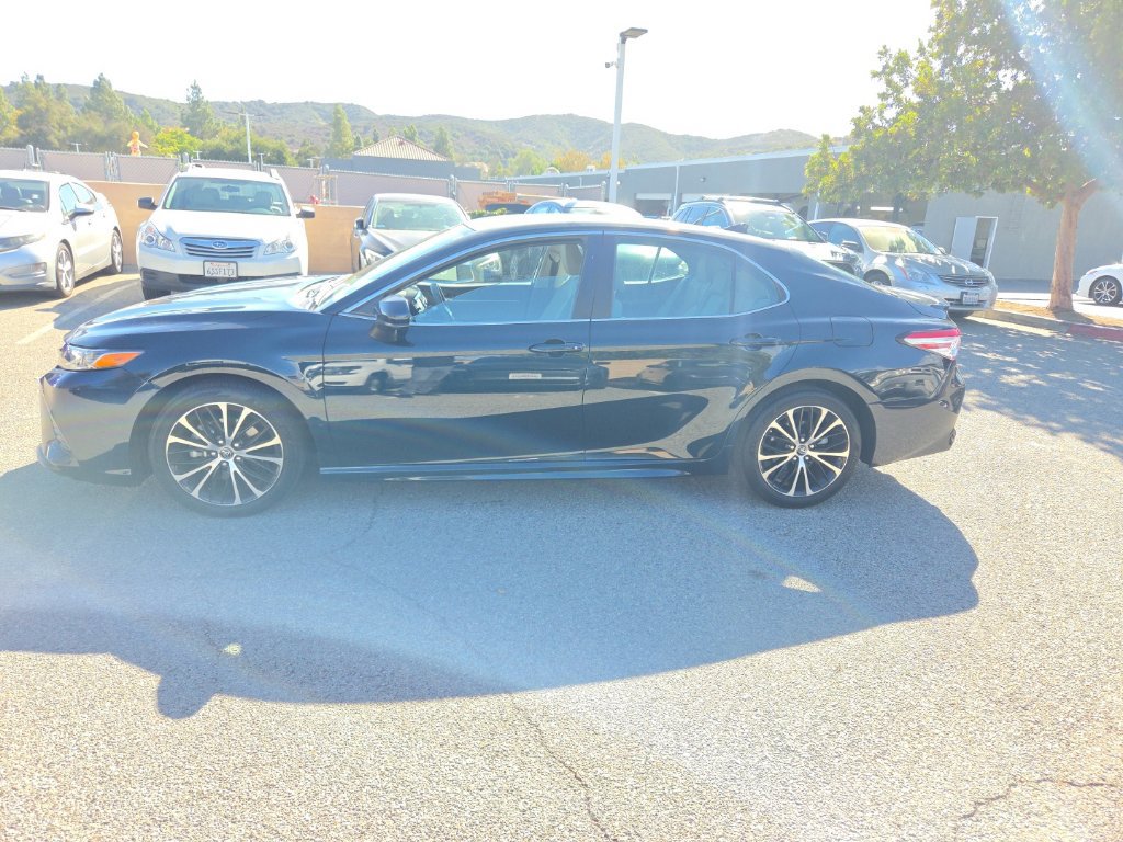 Used 2020 Toyota Camry SE FWD image 2