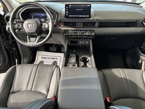 Used 2025 Honda Pilot Elite image 12