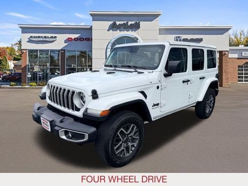 Certified 2025 Jeep Wrangler Unlimited Sahara AWD/4WD image 4