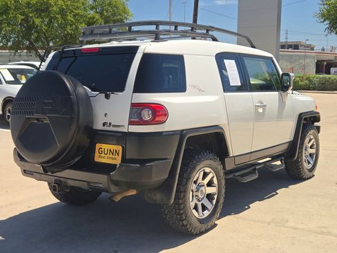 Used 2014 Toyota FJ Cruiser 4WD w/ Convenience Package image 3