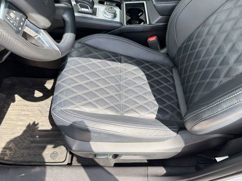 Used 2023 Mitsubishi Outlander SEL image 13