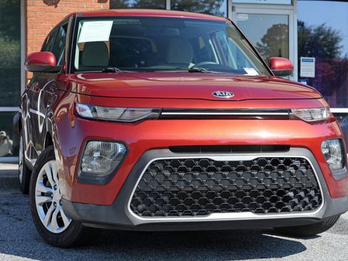 Used 2021 Kia Soul LX FWD image 2