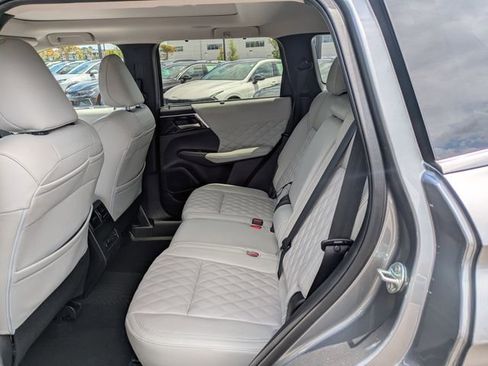 Used 2023 Mitsubishi Outlander SEL FWD image 14