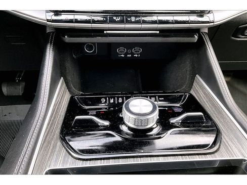 Certified 2024 Jeep Wagoneer L Series III w/ Flexible Seating Group AWD/4WD image 31