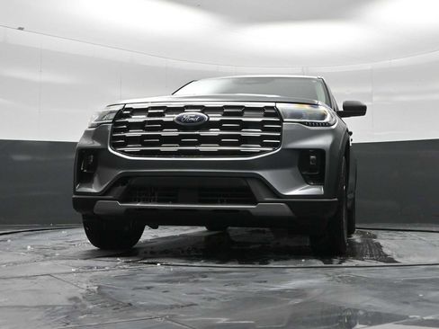Used 2025 Ford Explorer Active w/ Active Comfort Package image 26