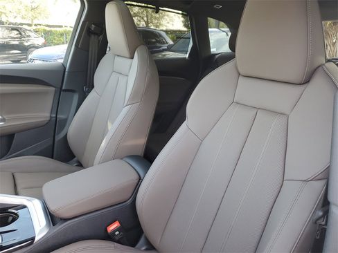 New 2025 Audi Q5 Prestige image 16