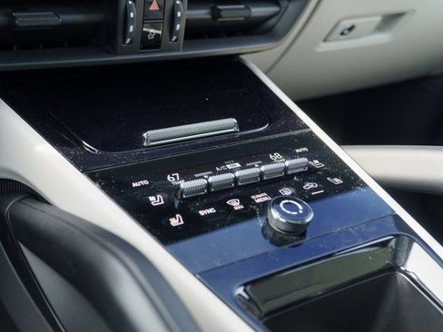 Certified 2025 Porsche Cayenne Coupe image 26