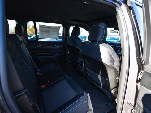 New 2025 Jeep Grand Cherokee Laredo X w/ Trailer Tow Package image 31