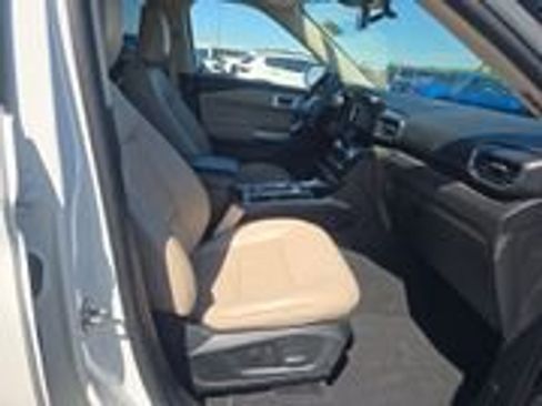 Used 2023 Ford Explorer Limited w/ Equipment Group 301A AWD/4WD image 11