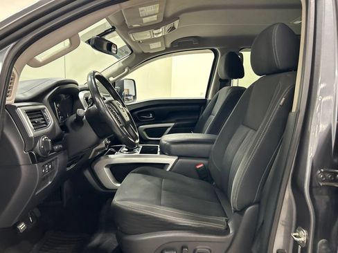 Used 2017 Nissan Titan SV AWD/4WD image 11