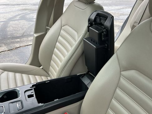 Used 2019 Ford Fusion SEL image 18