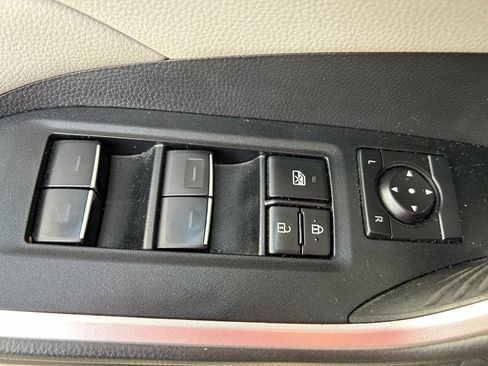 Used 2023 Toyota RAV4 XLE Premium FWD image 18