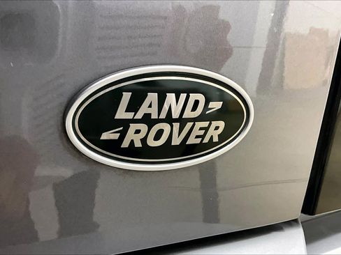 Used 2022 Land Rover Defender 90 image 27