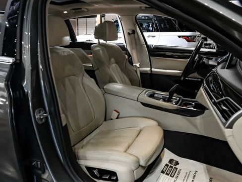 Used 2018 BMW 750i xDrive AWD/4WD image 40