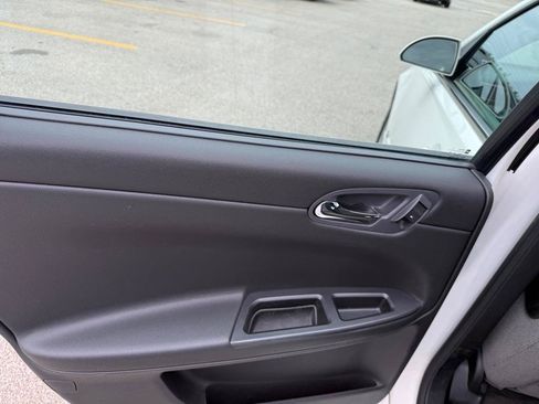 Used 2009 Chevrolet Impala LT FWD image 14