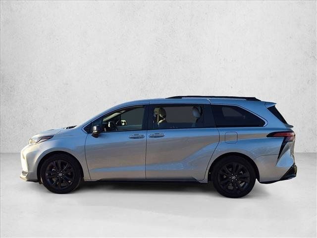 Used 2022 Toyota Sienna XSE FWD image 7