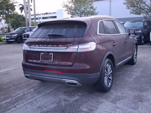 Used 2023 Lincoln Nautilus FWD image 3