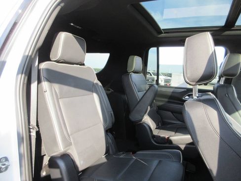 Certified 2022 GMC Yukon XL SLT w/ SLT Premium Package AWD/4WD image 26