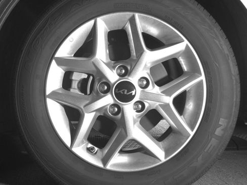 Used 2025 Kia Soul LX w/ LX Technology Package image 11