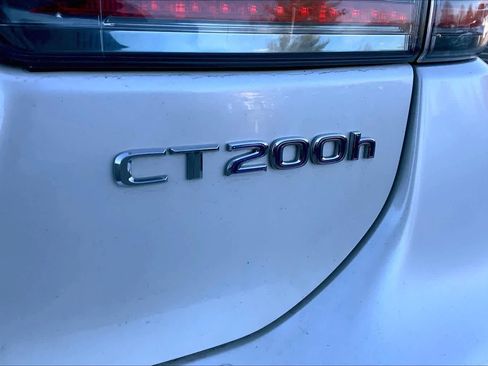 Used 2016 Lexus CT 200h image 9