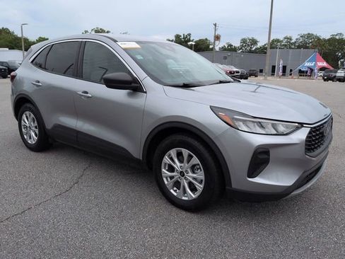 Used 2024 Ford Escape Active FWD image 2