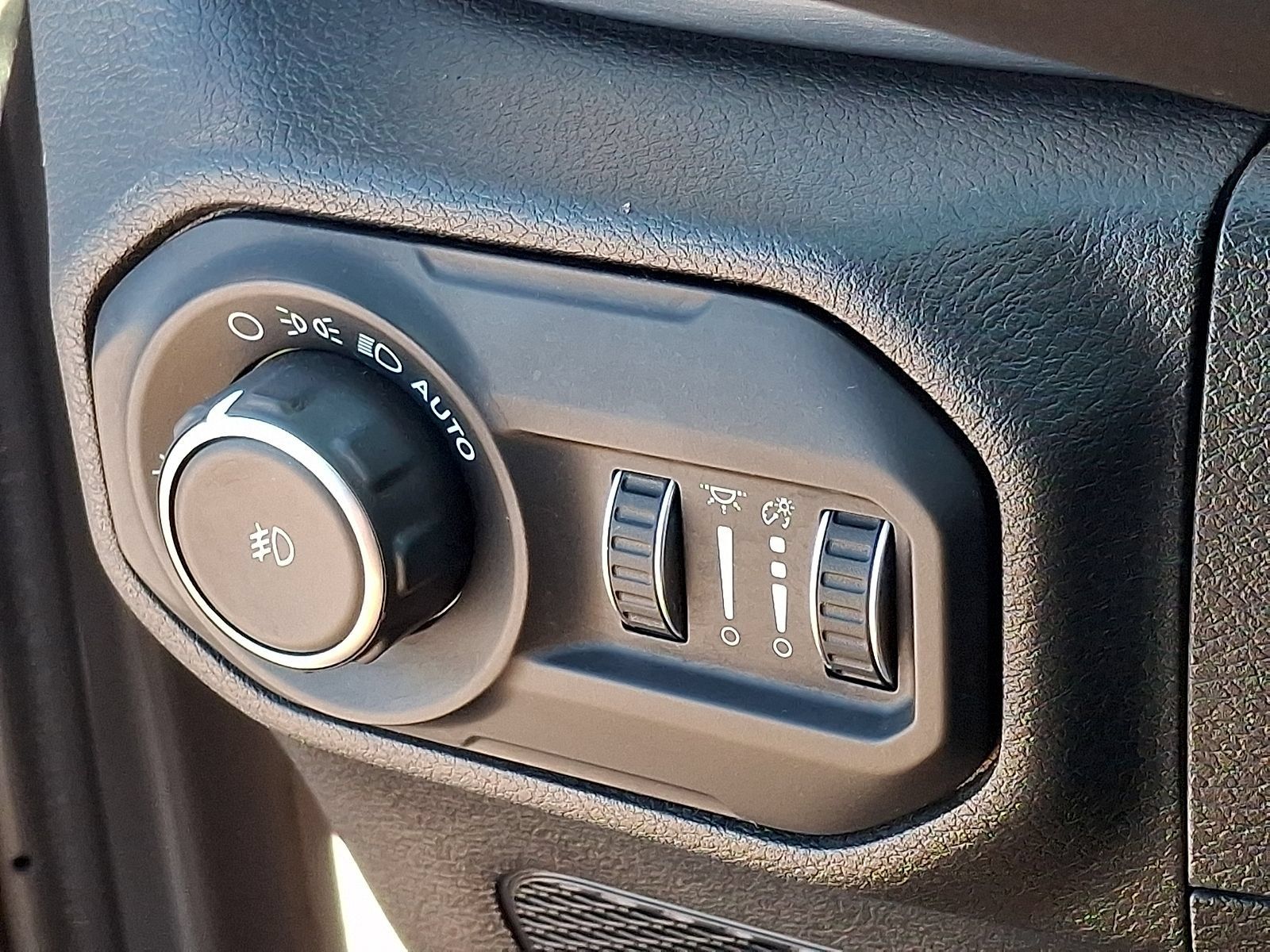 Used 2020 Jeep Wrangler Unlimited Sahara AWD/4WD image 22